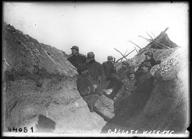 Soldats de la Première Guerre mondiale dans les tranchées